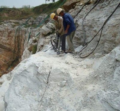 供應(yīng)高效安全開采礦山的設(shè)備力致機械-深圳市力致機械設(shè)備